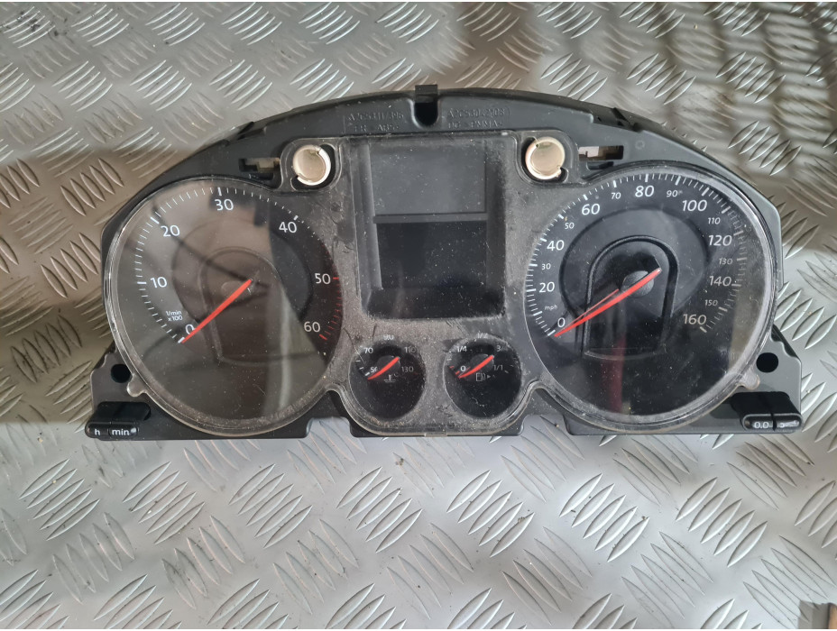 Километраж за Volkswagen Passat B6 2.0TDI 140кс - Десен волан Километраж за Volkswagen Passat B6 2.0TDI 140кс - Десен волан