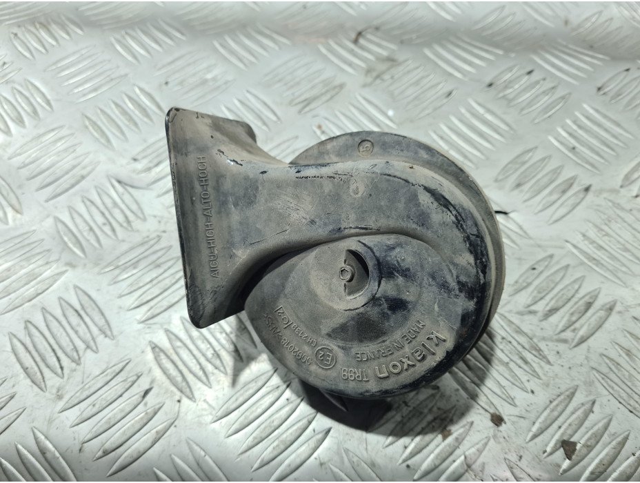 Клаксон за Audi A6 C5 Клаксон за Audi A6 C5