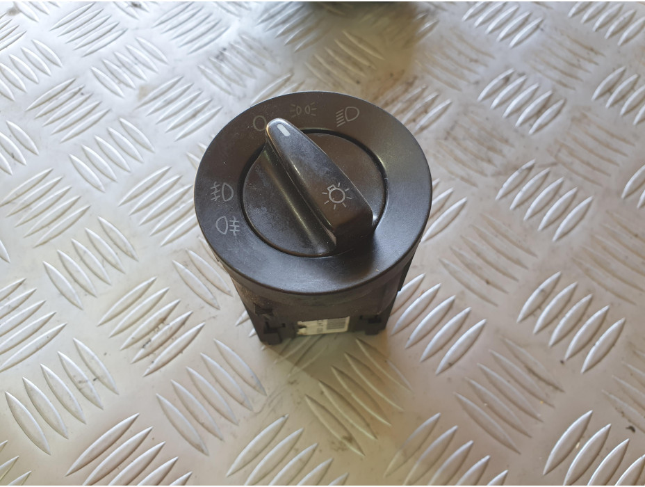 Ключ за фарове за Фолксваген Пасат Б5.5 комби / VW Passat B5.5 2.5 TDI Ключ за фарове за Фолксваген Пасат Б5.5 комби / VW Passat B5.5 2.5 TDI