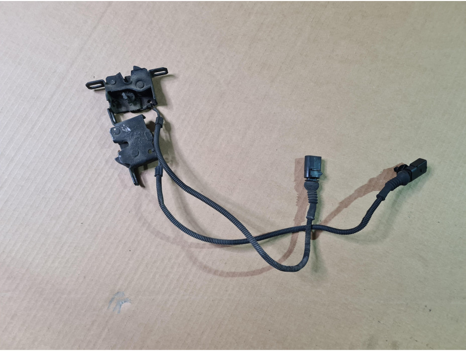 Ключалки за преден капак за Audi A8 D3 4.0TDI