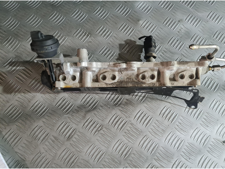 Колектор с вихрови клапи за VW Golf 5 1.6FSI Колектор с вихрови клапи за VW Golf 5 1.6FSI