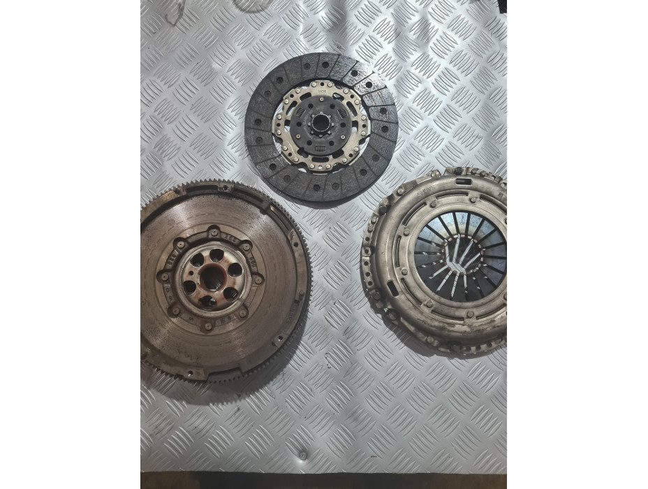 Комплект съединител за Volkswagen Passat B6 2.0TDI Комплект съединител за Volkswagen Passat B6 2.0TDI