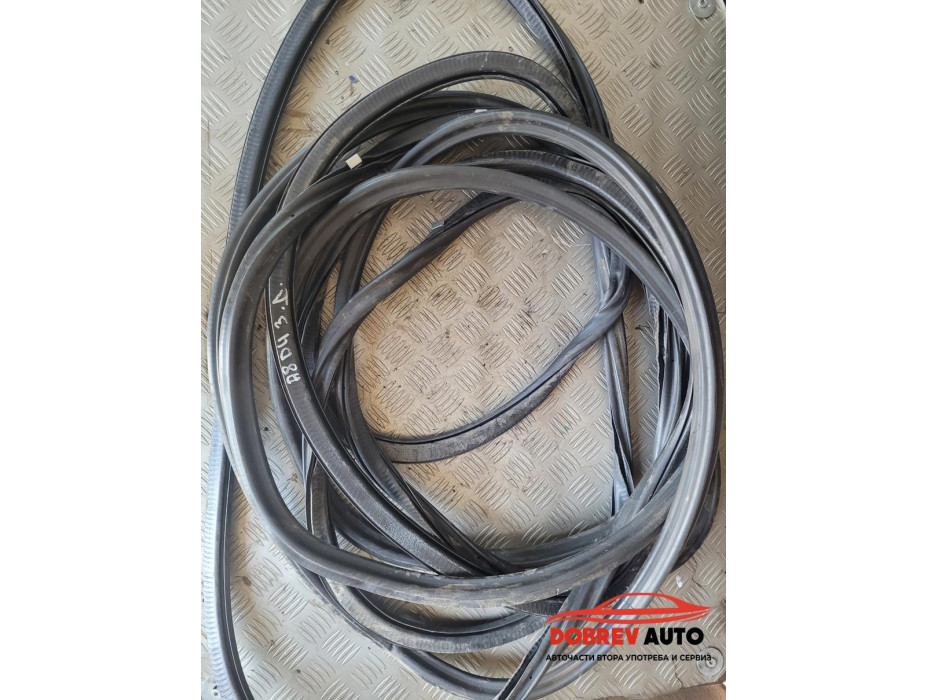 Комплект уплътнения за врати за Audi A8 D4 3.0 TDI Комплект уплътнения за врати за Audi A8 D4 3.0 TDI