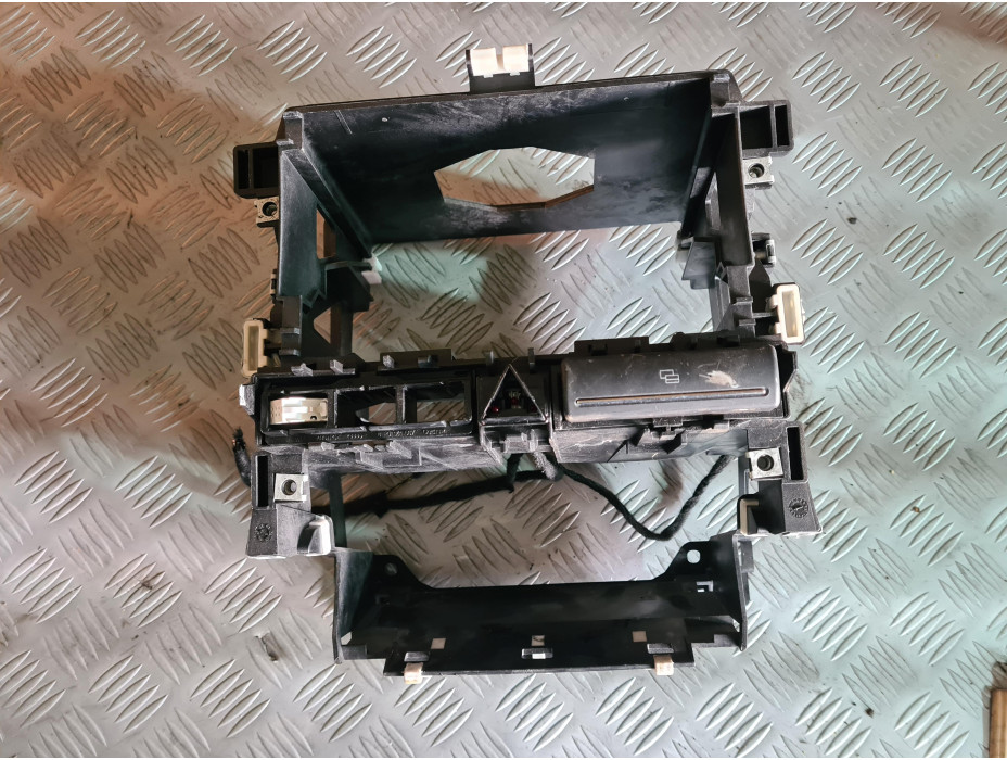 Конзола за дабъл дин за Audi A3 8P Hatchback Конзола за дабъл дин за Audi A3 8P Hatchback