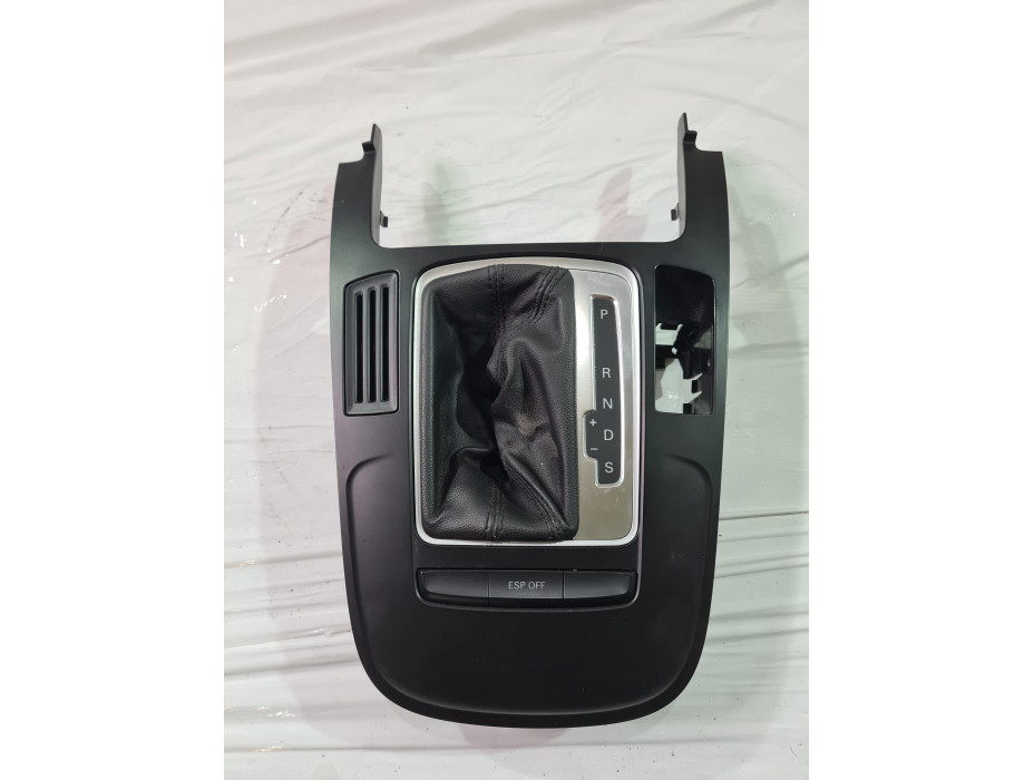 Конзола за скоростен лост за Ауди А4 Б8 / Audi A4 B8 2.0 TDI комби Конзола за скоростен лост за Ауди А4 Б8 / Audi A4 B8 2.0 TDI комби