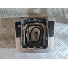 Конзола около скоростен лост за Volkswagen Passat B6