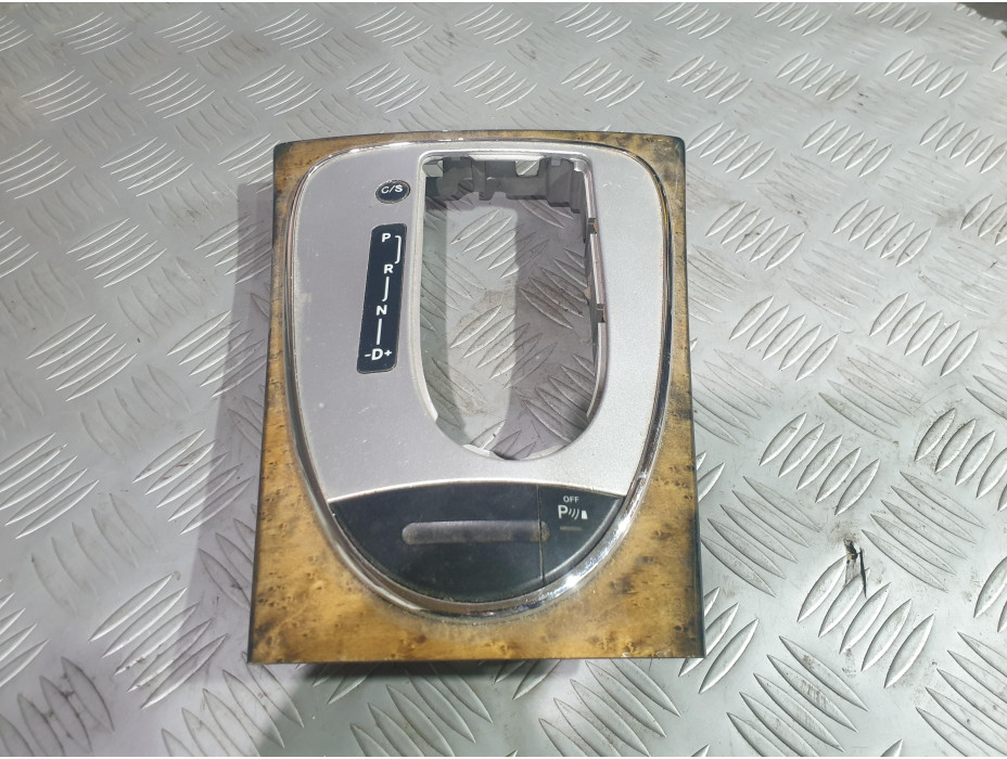 Конзола около скоростен лост за Мерцедес Е 320 комби / Mercedes E 320 W211