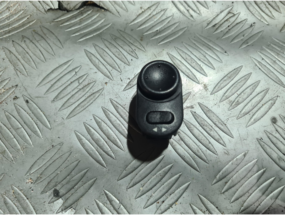 Копче за ел. огледала за Opel Zafira A 2.2 i 147 к.с. Копче за ел. огледала за Opel Zafira A 2.2 i 147 к.с.