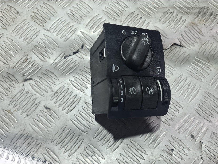 Копче за фарове за Opel Zafira A 2.2 i 147 к.с. Копче за фарове за Opel Zafira A 2.2 i 147 к.с.