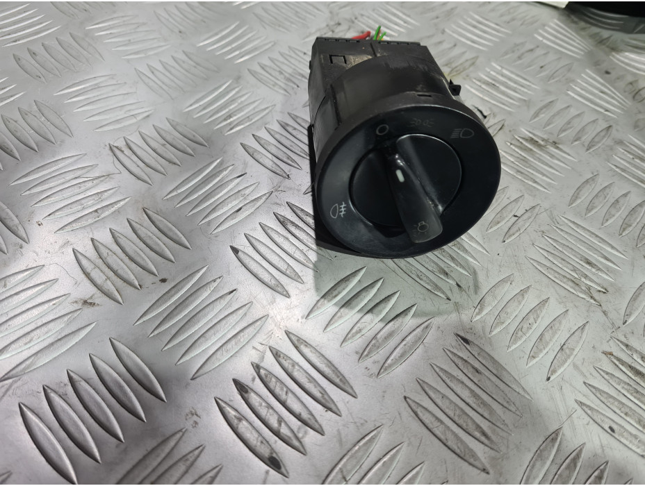 Копче за фарове за VW Passat B5 2.5 TDI Копче за фарове за VW Passat B5 2.5 TDI