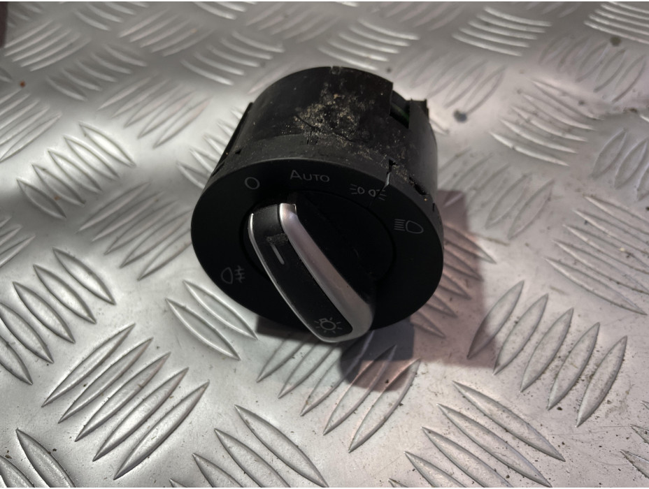 Копче за фарове за Фолксваген Пасат Б7 / VW Passat B7 2.0 TDI Копче за фарове за Фолксваген Пасат Б7 / VW Passat B7 2.0 TDI