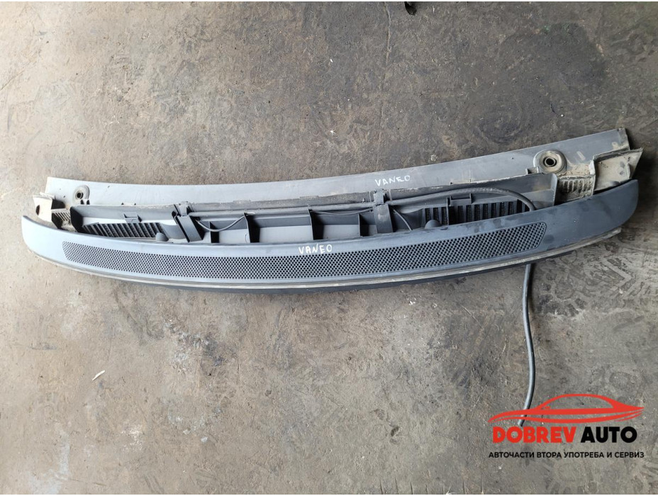 Кора под чистачки за Mercedes Vaneo W414 Кора под чистачки за Mercedes Vaneo W414