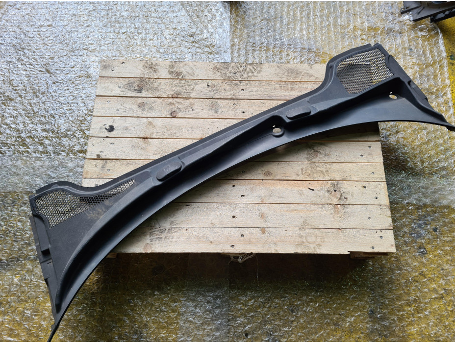 Кора под чистачки за Ауди А3 8п / Audi A3 8P Кора под чистачки за Ауди А3 8п / Audi A3 8P