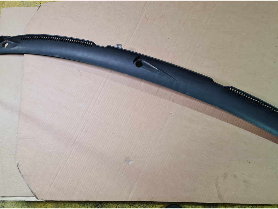 Кора под чистачките за Audi A8 D3 4.0TDI