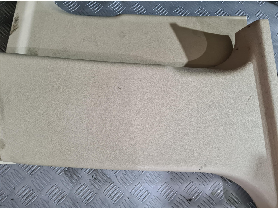 Кори за средни колонки за Audi A6 C6 2.7 TDI Quattro Кори за средни колонки за Audi A6 C6 2.7 TDI Quattro