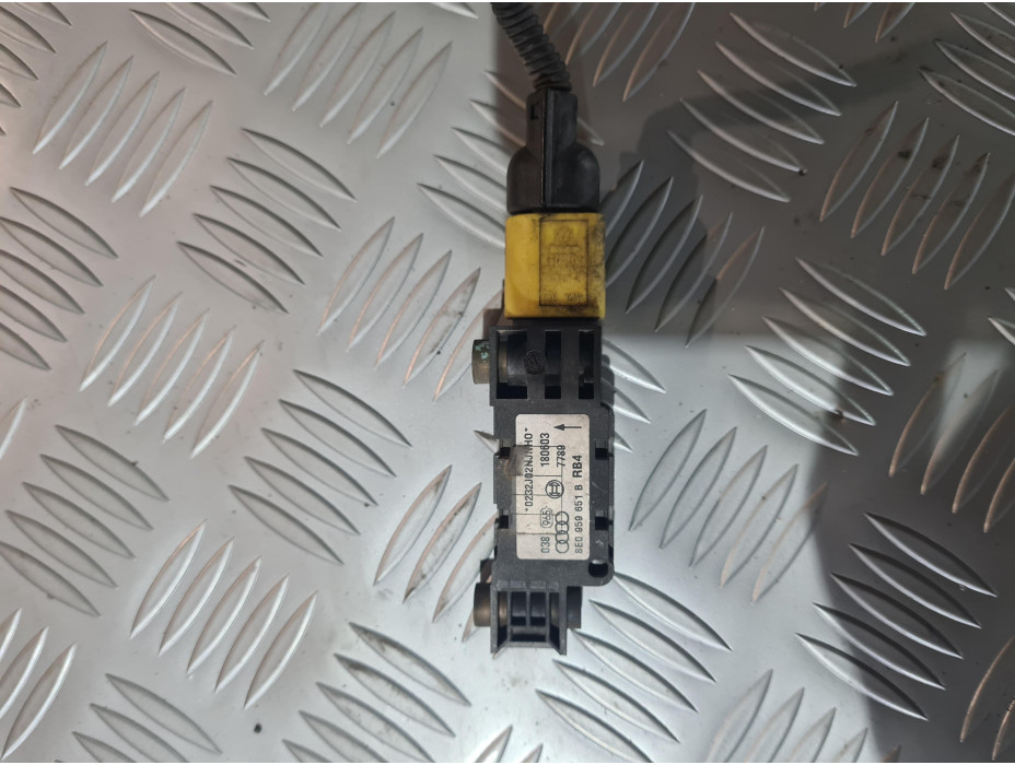 Краш сензор за Audi A3 8P Краш сензор за Audi A3 8P