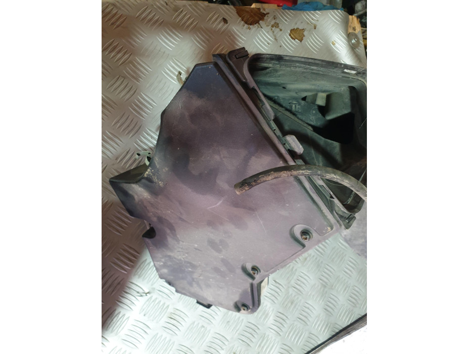 Кутия въздушен филтър за Audi A5 8T 2.7TDI Automatic Кутия въздушен филтър за Audi A5 8T 2.7TDI Automatic