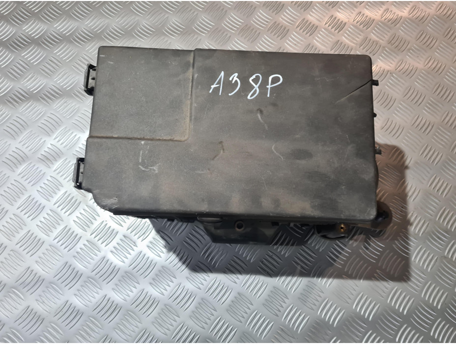 Кутия за акумулатор за Audi A3 8P Кутия за акумулатор за Audi A3 8P