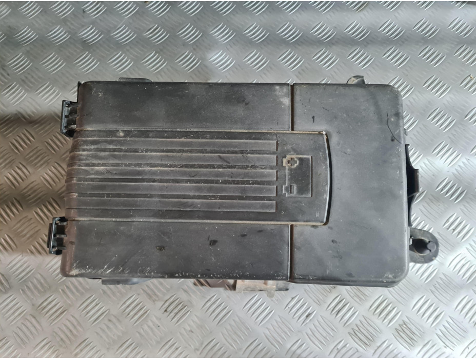 Кутия за акумулатор за VW Golf 5 1.6FSI