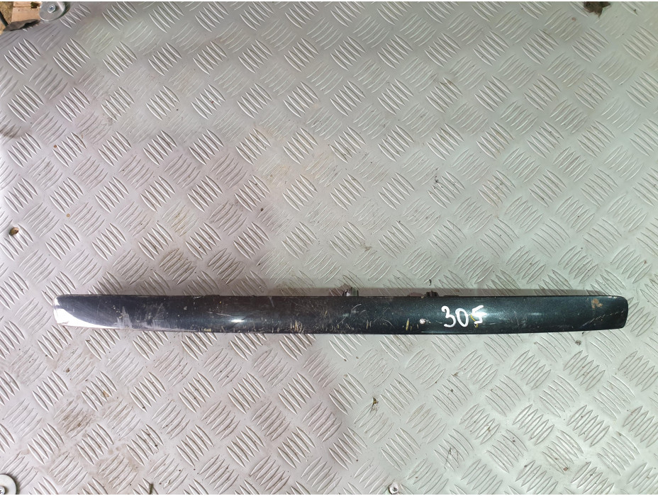 Лайсна за заден капак с плафони за Ауди А8 Д3 / Audi A8 D3 4.2 i 335 к.с.