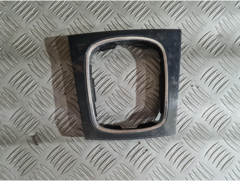 Лайсна за скоростен лост за Audi A3 8P Лайсна за скоростен лост за Audi A3 8P