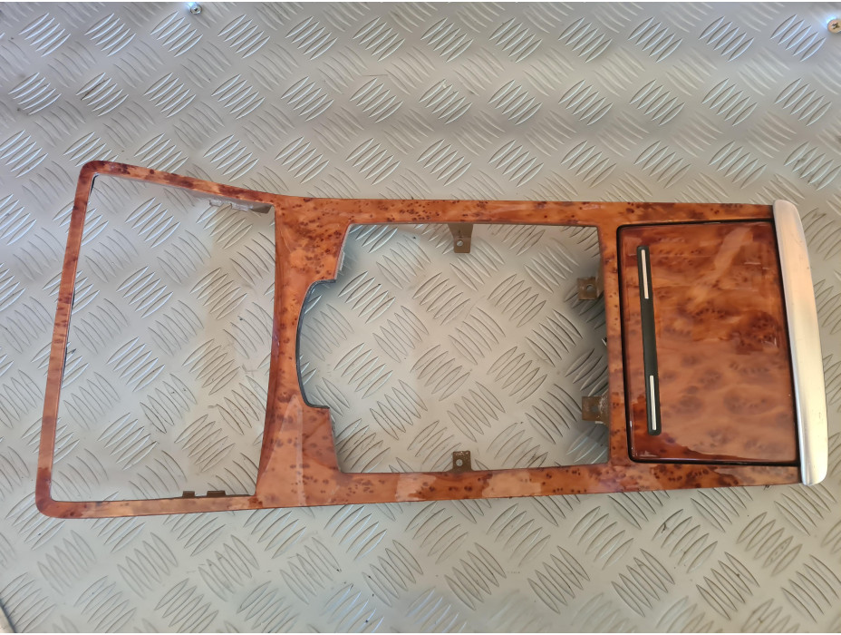 Лайсна за централна конзола за Audi A8 D3 4.2i Long