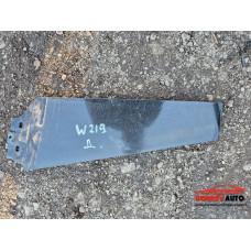 Лайсна между десни врати на Mercedes CLS W219