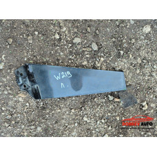 Лайсна между леви врати за Mercedes CLS W219