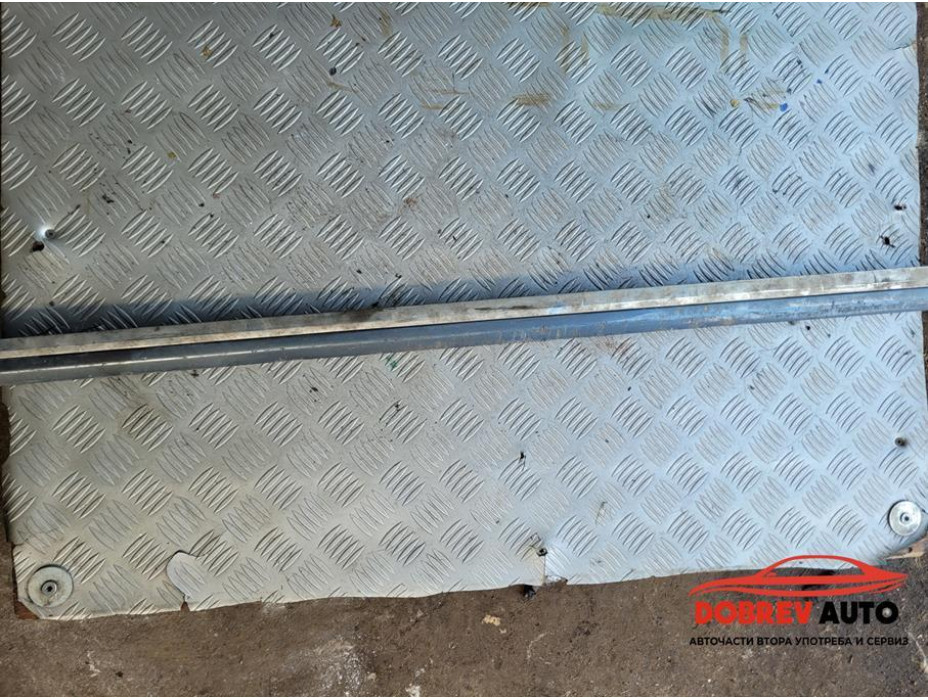 Лайсна (предна лява) за VW Passat B7