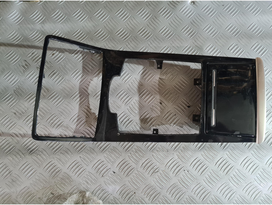 Лайсни за централна конзола за Audi A8 D3 4.2 FSI Лайсни за централна конзола за Audi A8 D3 4.2 FSI