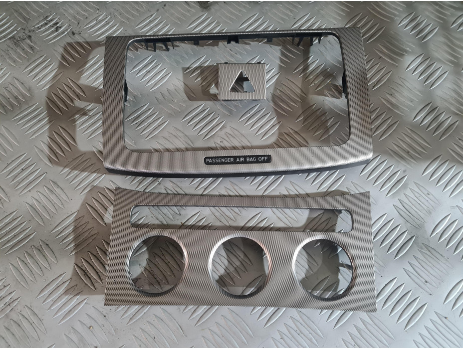 Лайсни за централна конзола за Volkswagen Passat B6 Лайсни за централна конзола за Volkswagen Passat B6