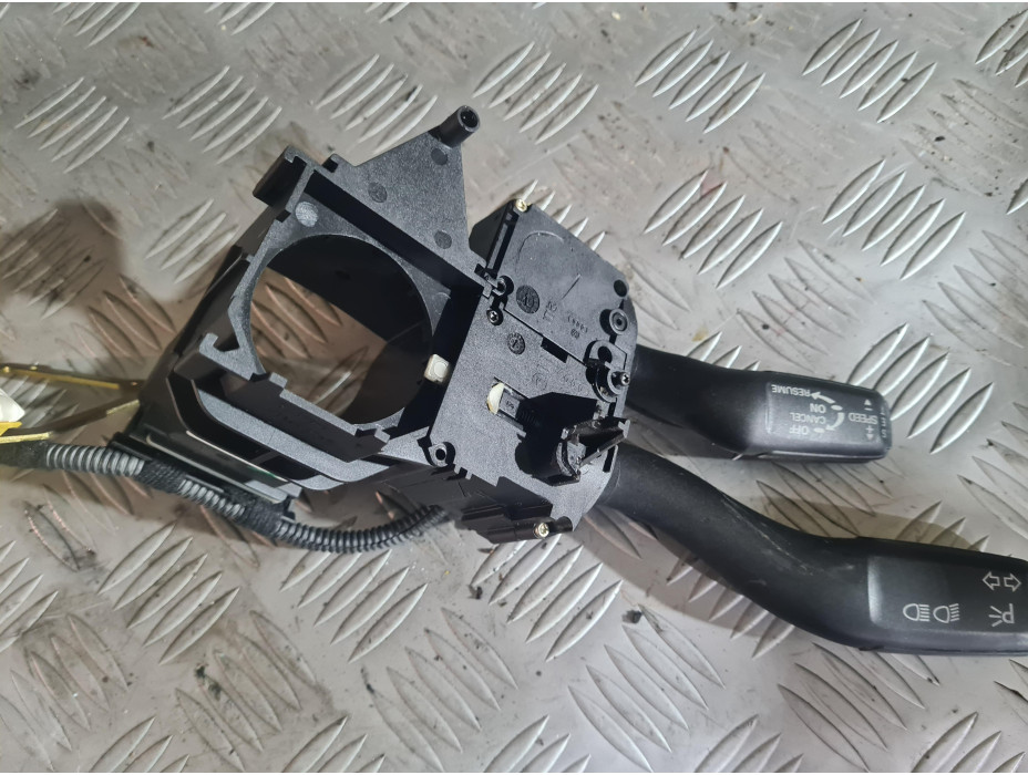 Лостче за мигачи + автопилот за Audi A6 C6 2.7 TDI Quattro Лостче за мигачи + автопилот за Audi A6 C6 2.7 TDI Quattro