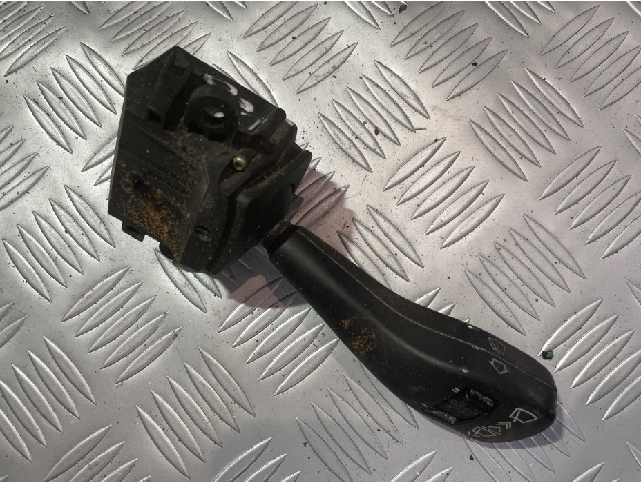 Лостче за чистачки за BMW 3 серия E46 Лостче за чистачки за BMW 3 серия E46