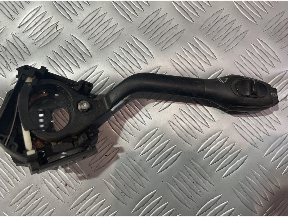 Лостче за чистачки с борд. компютър за Volkswagen Passat B4