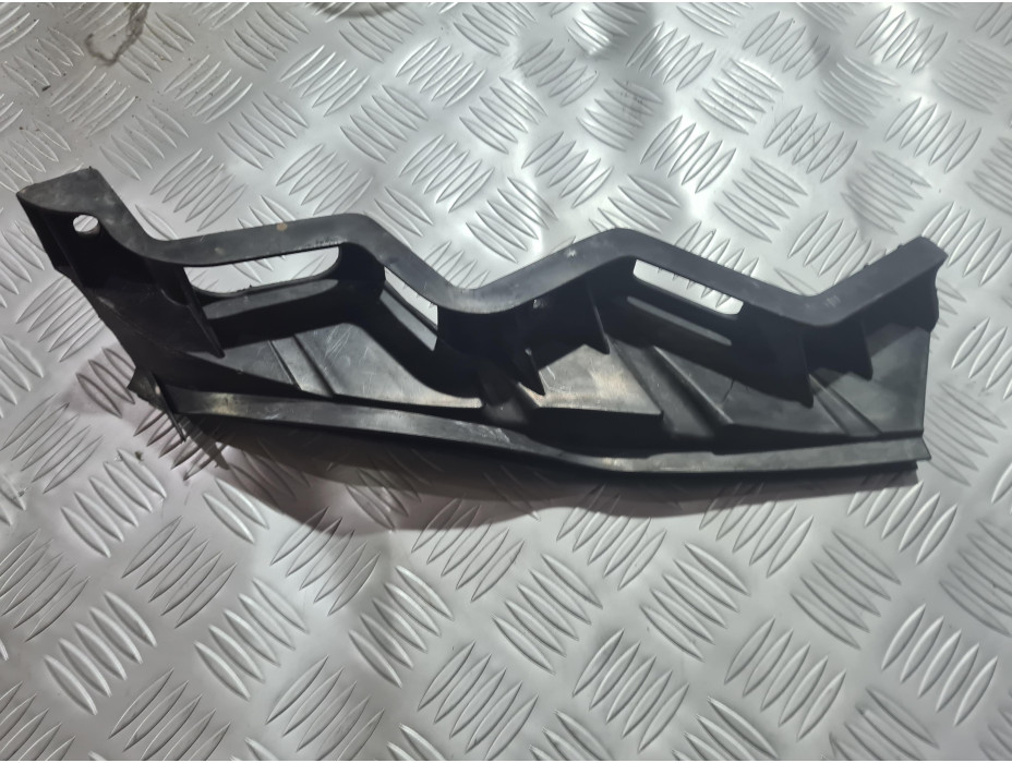 Ляв държач за фар за Volkswagen Passat B6 Ляв държач за фар за Volkswagen Passat B6