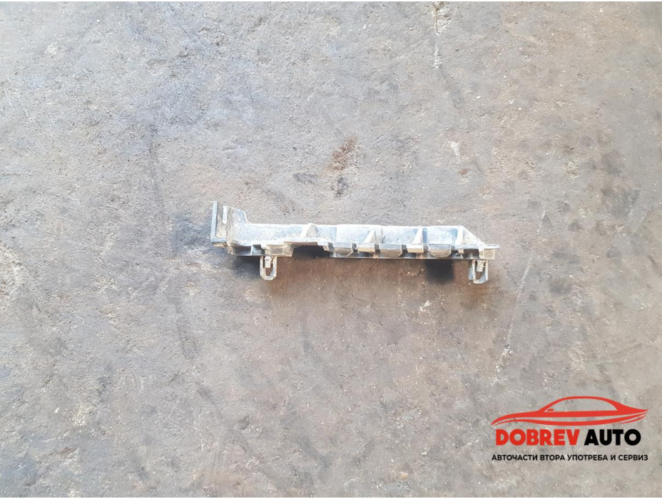 Ляв държач (предна броня) за Audi A8 D4