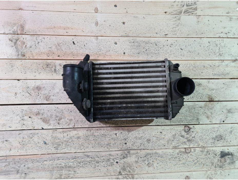 Ляв интеркулер за Ауди А4 Б5 2.5 ТДИ / Audi A4 B5 2.5 TDI Ляв интеркулер за Ауди А4 Б5 2.5 ТДИ / Audi A4 B5 2.5 TDI