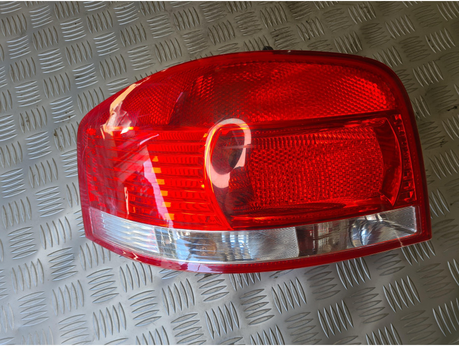 Ляв стоп за Audi A3 8P Hatchback