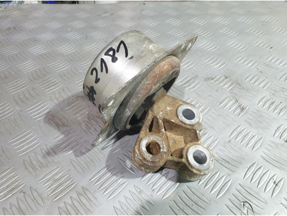 Ляв тампон за двигател за Opel Vectra C 2.2d Ляв тампон за двигател за Opel Vectra C 2.2d