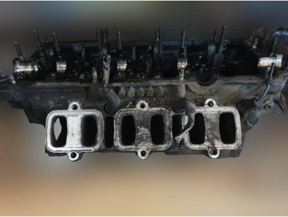 Лява глава за VW Passat B5.5 2.5TDI - AKN Лява глава за VW Passat B5.5 2.5TDI - AKN