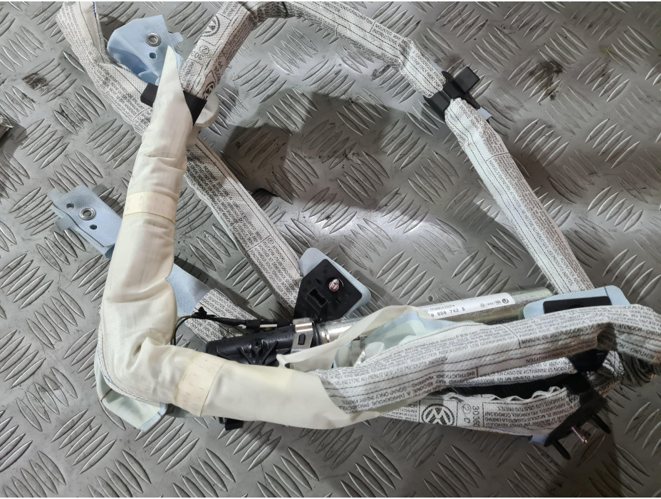 Лява завеса за VW Passat B6 2.0 TDI BMP