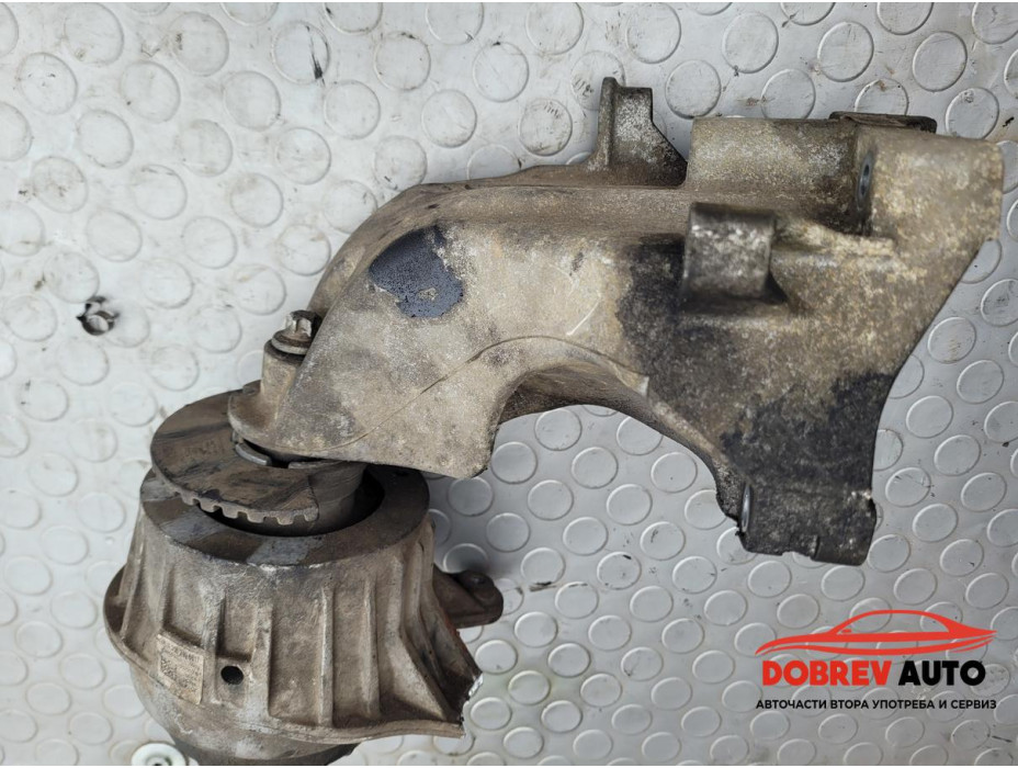 Лява лапа мотор за Mercedes C220 W205 AMG Line