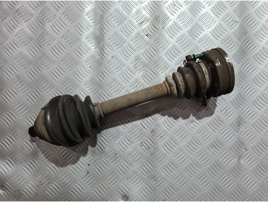 Лява полуоска за Volkswagen Passat B6 2.0TDI Лява полуоска за Volkswagen Passat B6 2.0TDI