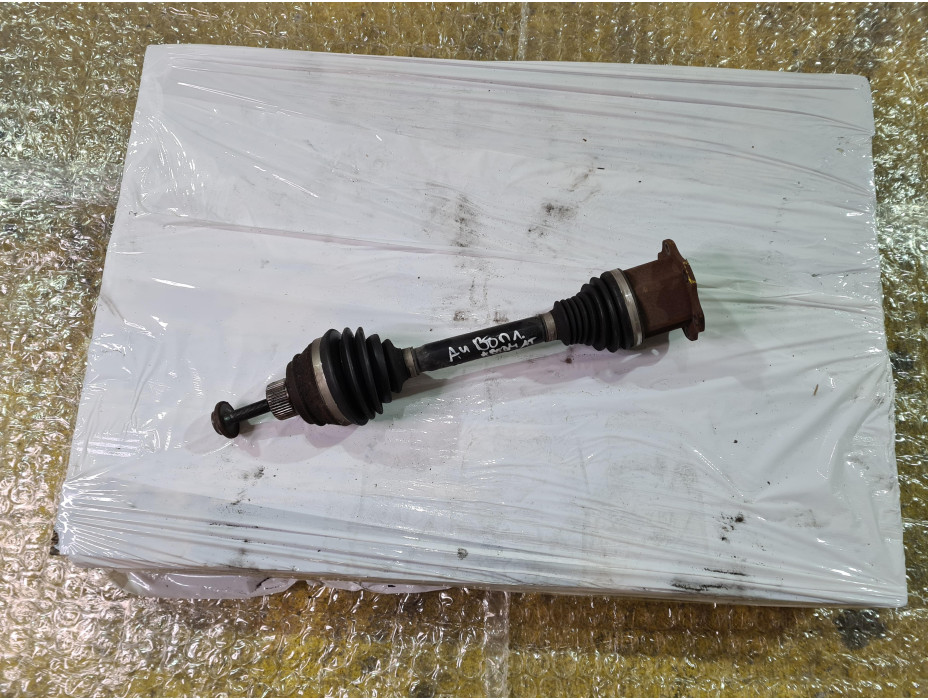 Лява полуоска за Ауди А4 Б8 / Audi A4 B8 2.0 TDI комби 