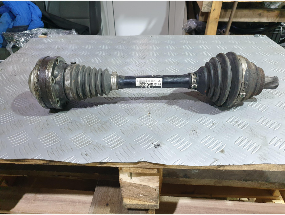 Лява полуоска за Фолксваген Пасат Б7 / VW Passat B7 2.0 TDI