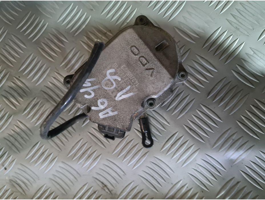 Ляво моторче за вихрови клапи за Audi A6 4F 2.7 TDI