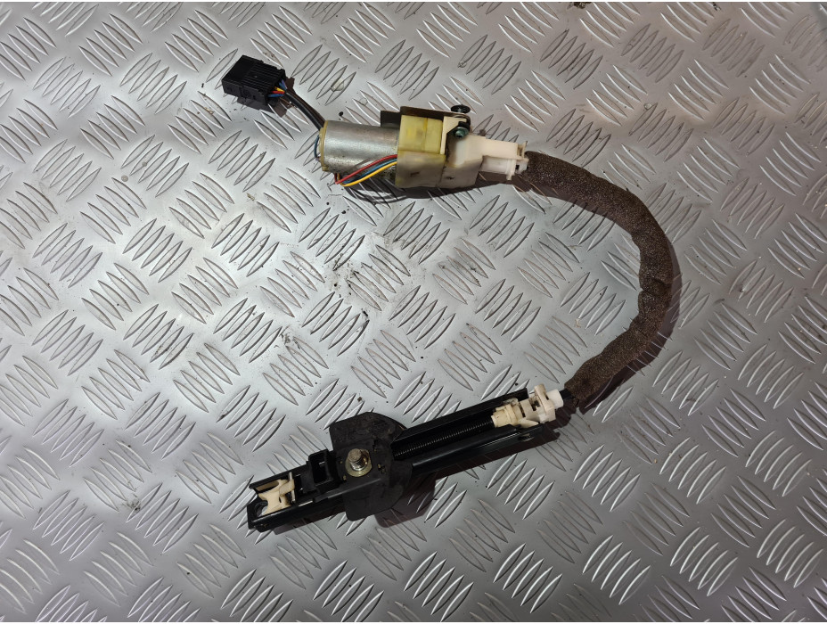 Ляво моторче за колан за Audi A8 D3 Ляво моторче за колан за Audi A8 D3