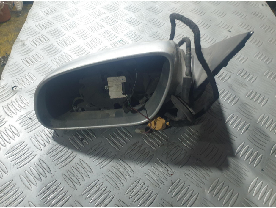 Ляво огледало БЕЗ СТЪКЛО за Audi A8 D3