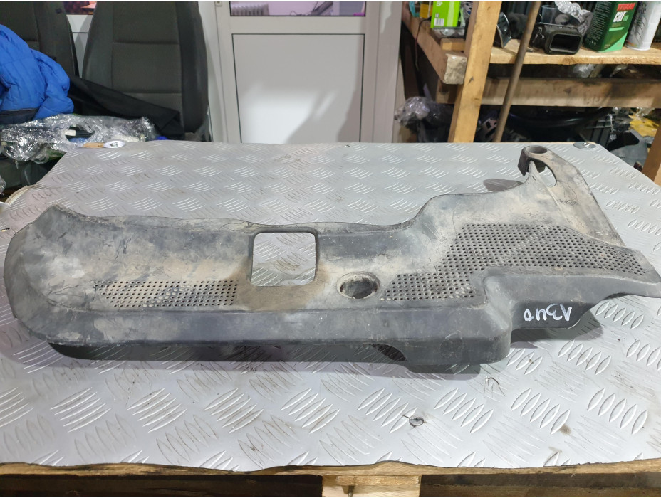 Малка кора над двигател за Audi A3 8L 1.8i Малка кора над двигател за Audi A3 8L 1.8i