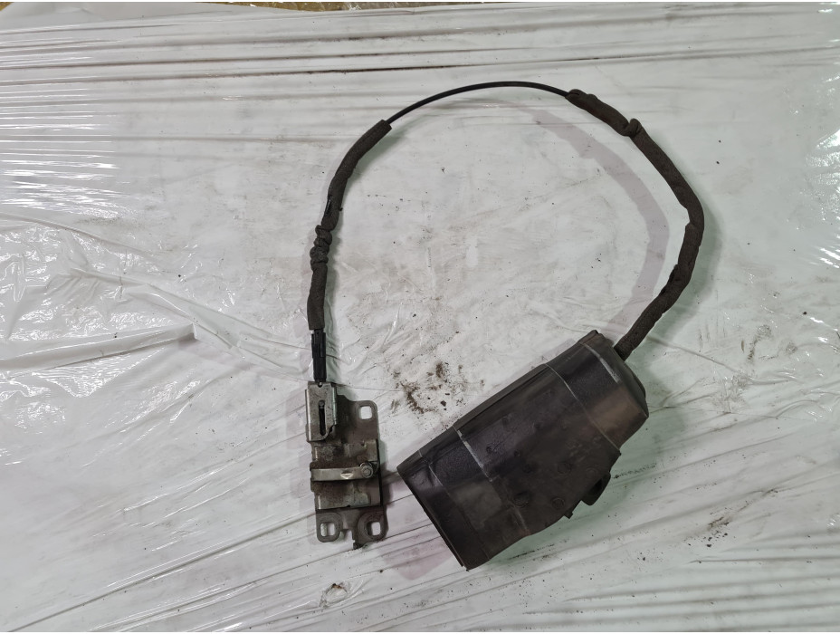 Механизъм за заключване на багажник за Ауди А8 Д3 / Audi A8 D3 4.2 i 335к.с. Механизъм за заключване на багажник за Ауди А8 Д3 / Audi A8 D3 4.2 i 335к.с.